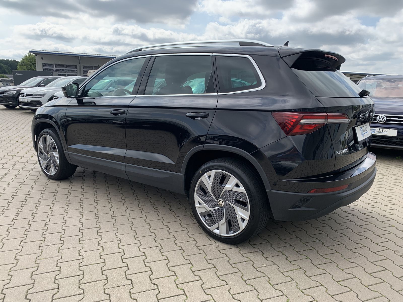 Fahrzeugabbildung SKODA Karoq 2.0 TDI*4x4*AHK*STHZ*Leder*360°Cam*Pano*