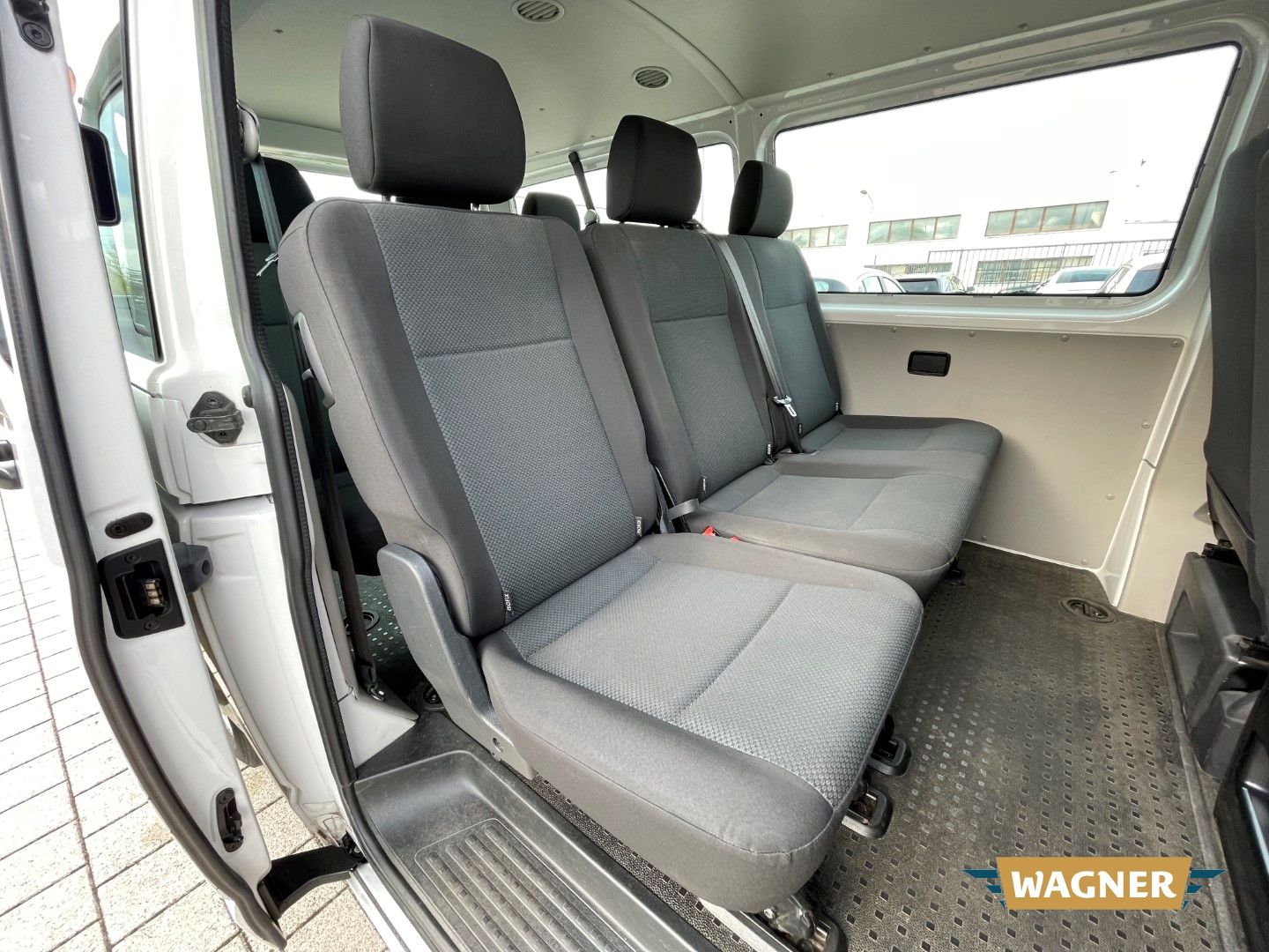 Fahrzeugabbildung Volkswagen T6 Kombi EcoProfi lang 9 Sitzer Klima