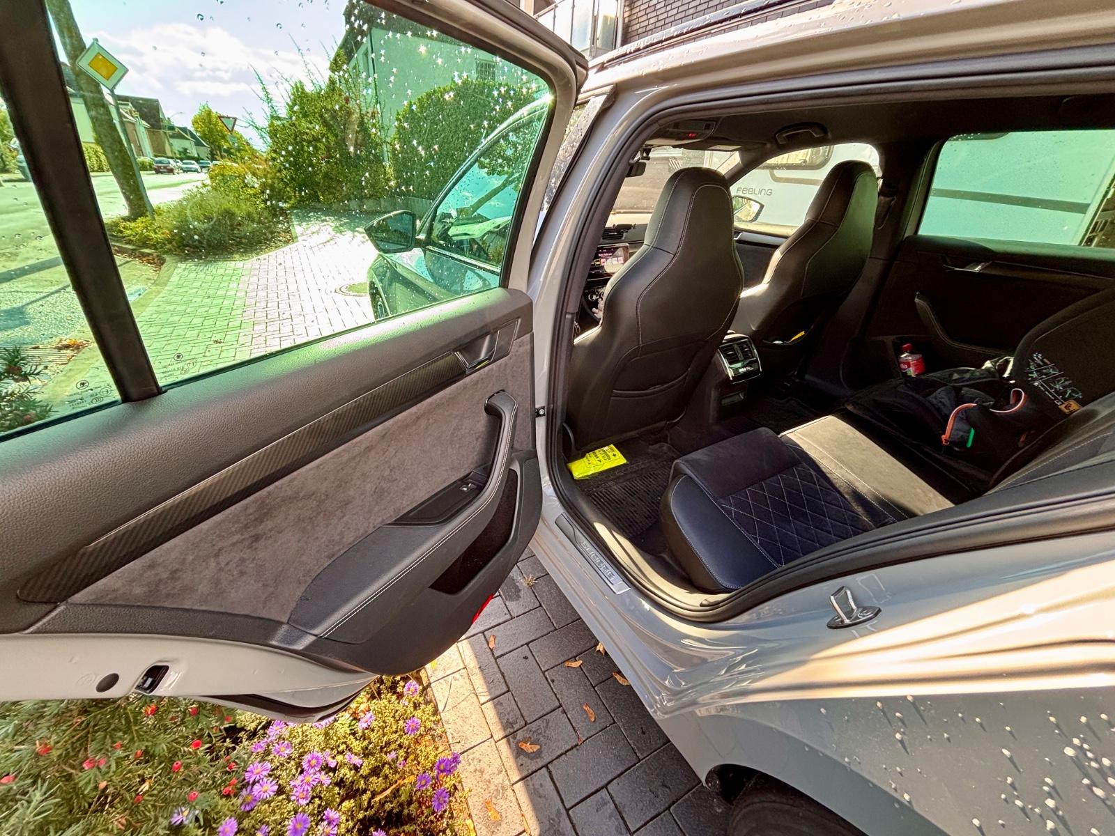 Skoda Superb 1.4 TSI iV DSG SPORTLINE COMBI 