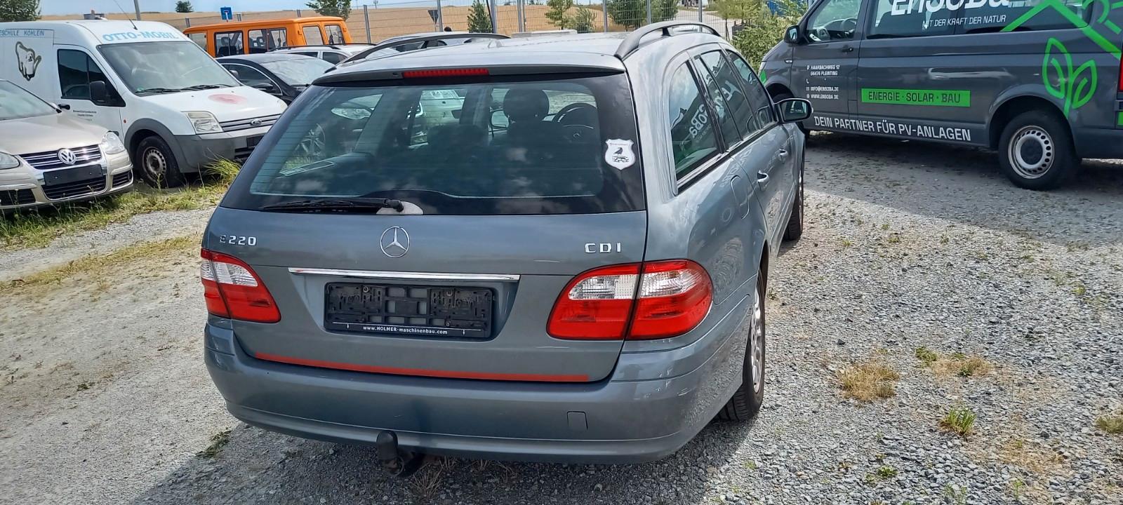 Mercedes-Benz E220 2004 — photo 7
