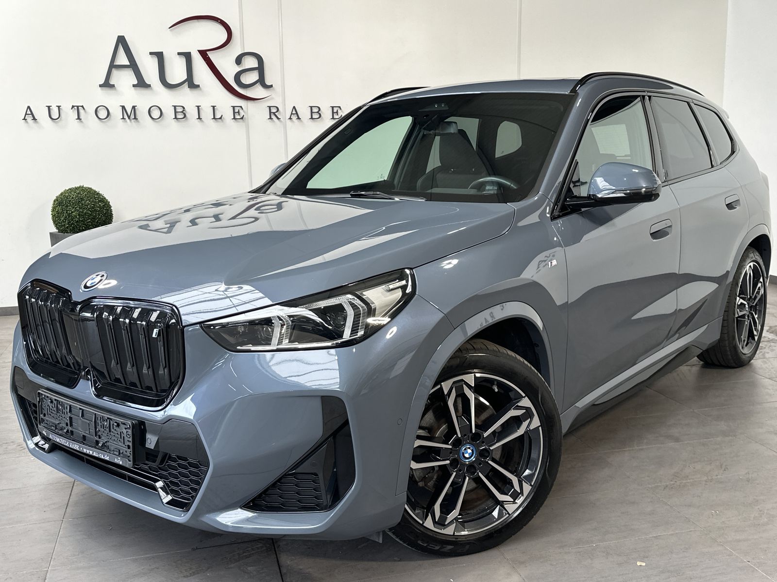 Fahrzeugabbildung BMW iX1 xDrive30 M-Sport NAV+LED+ACC+KAMERA+PANO+SHZ