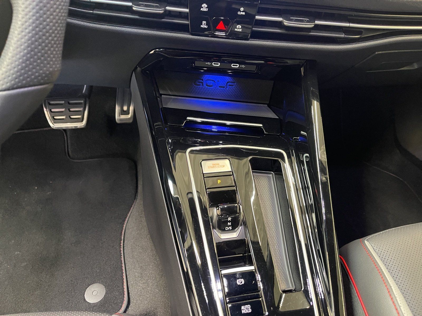 Volkswagen Golf VIII 2.0 TSI GTI Clubsport AUT Leder Navi foto 14