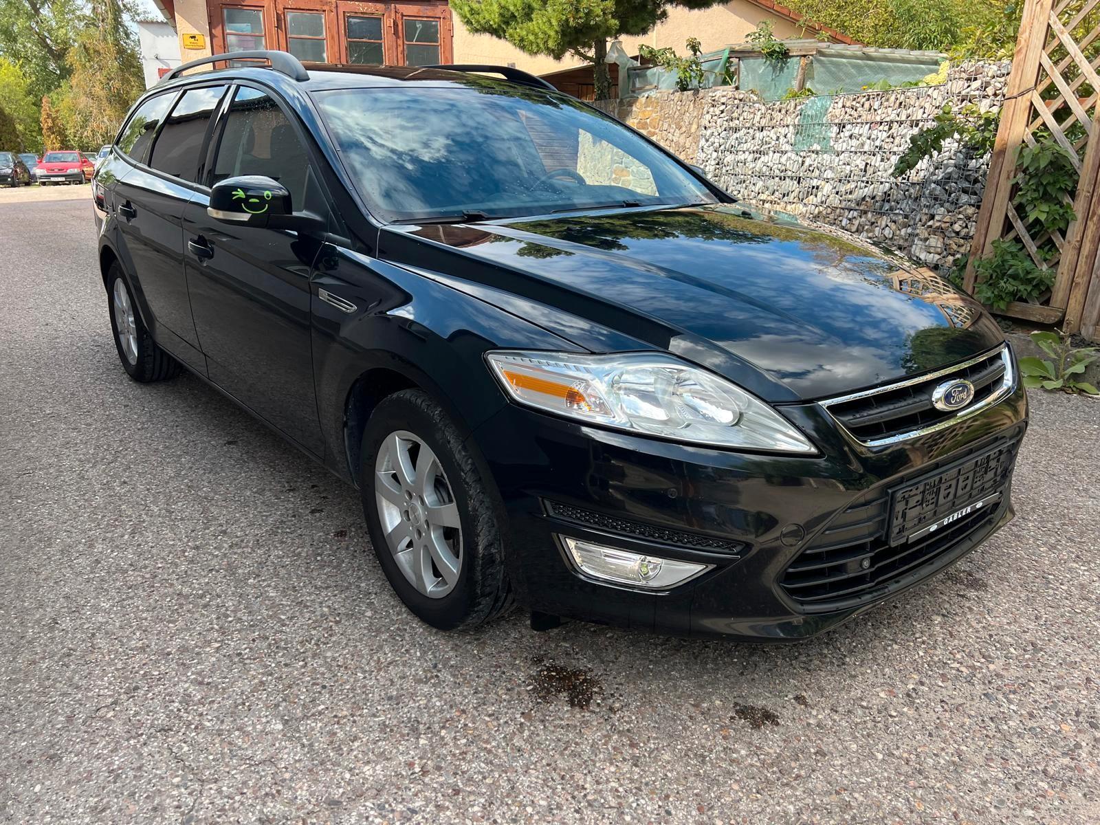 Ford Mondeo 2010 — rear view