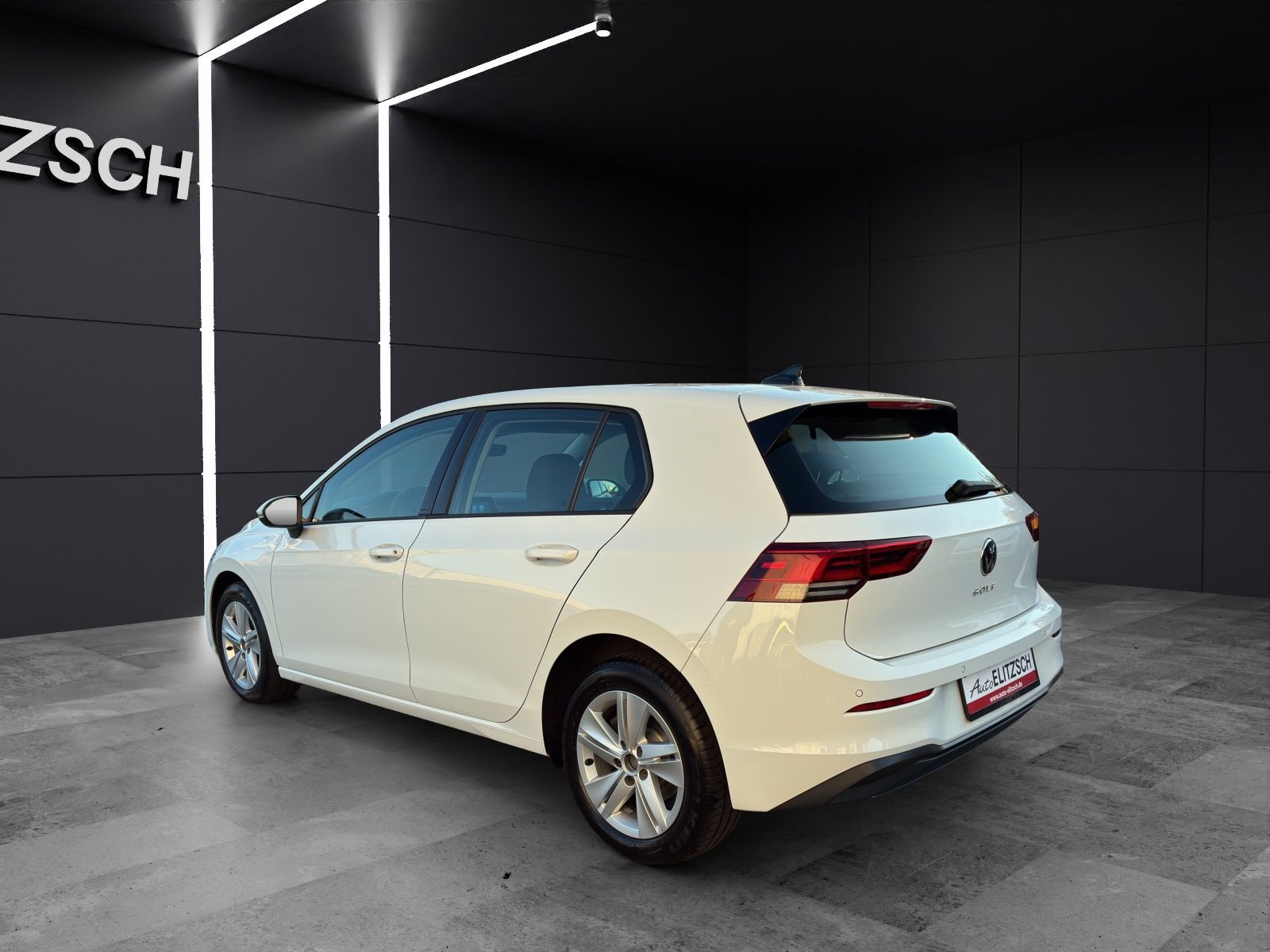 Fahrzeugabbildung Volkswagen Golf VIII Life DSG TDI LED ACC SH PDC Ambiente N