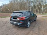 BMW X3 30d Reihensechszylinder | 8-fach bereift  - BMW: Reihe