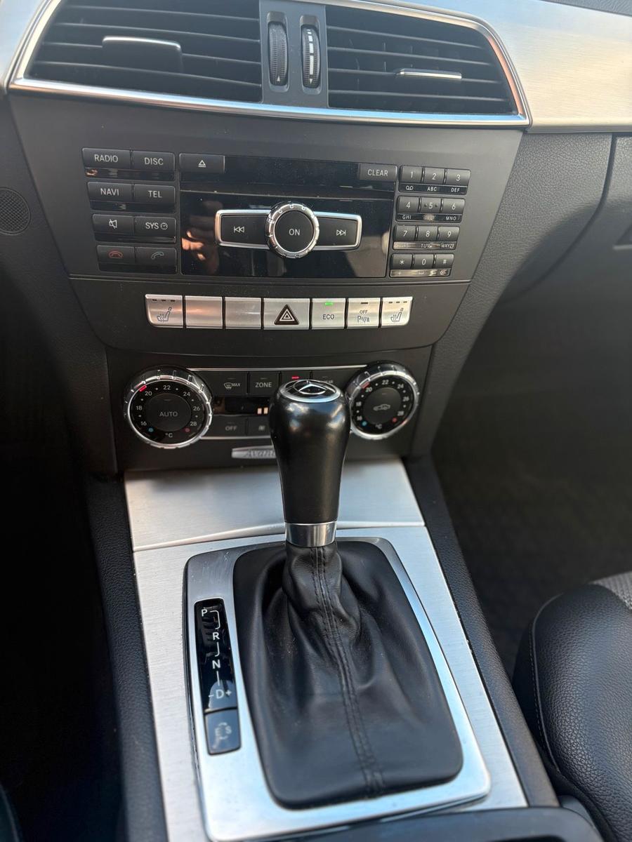 Mercedes-Benz C220 2012 — interior