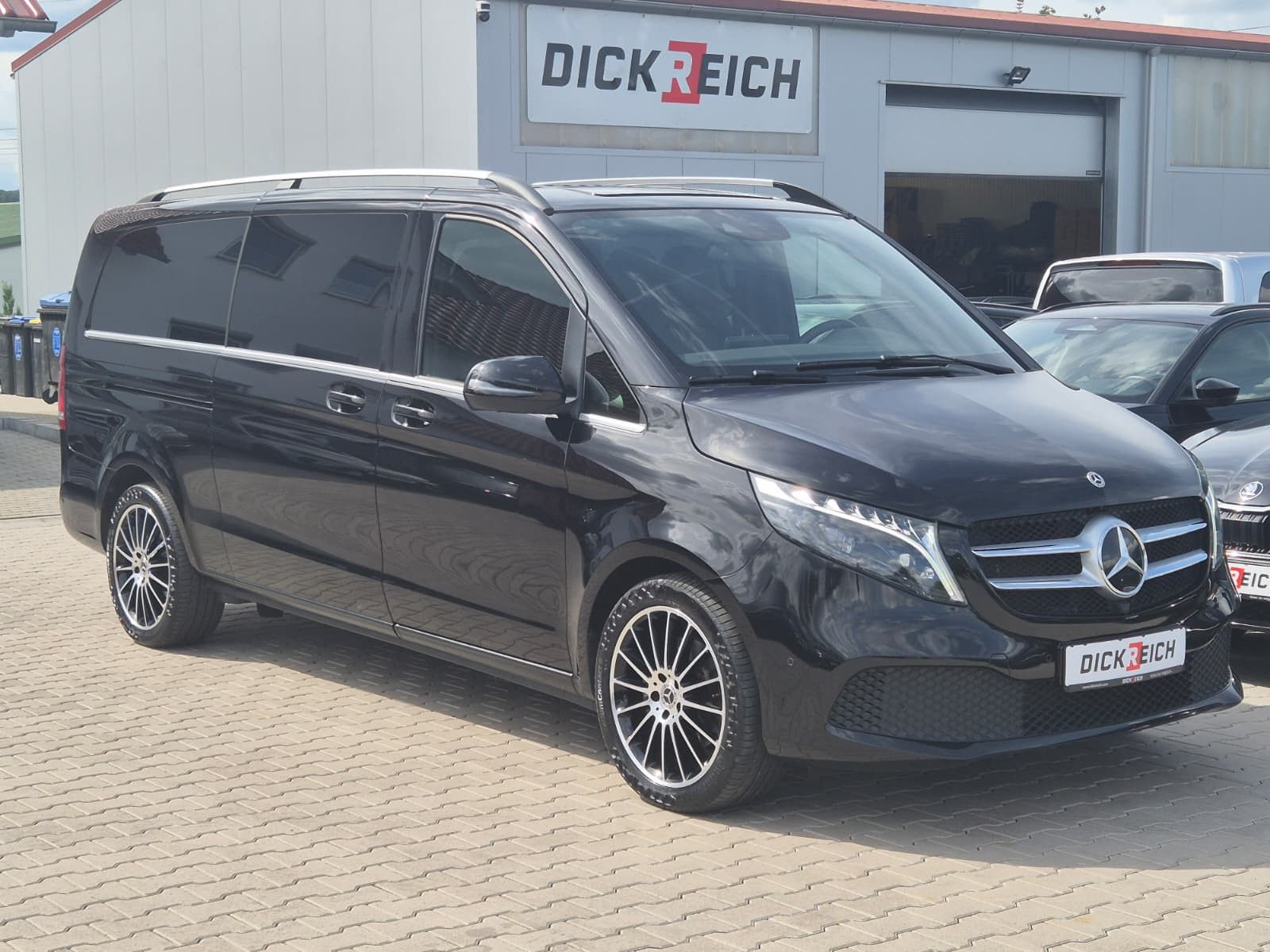 Fahrzeugabbildung Mercedes-Benz V 250 d AVANTGARDE extralang LEDER*LED*BUR*DISTR
