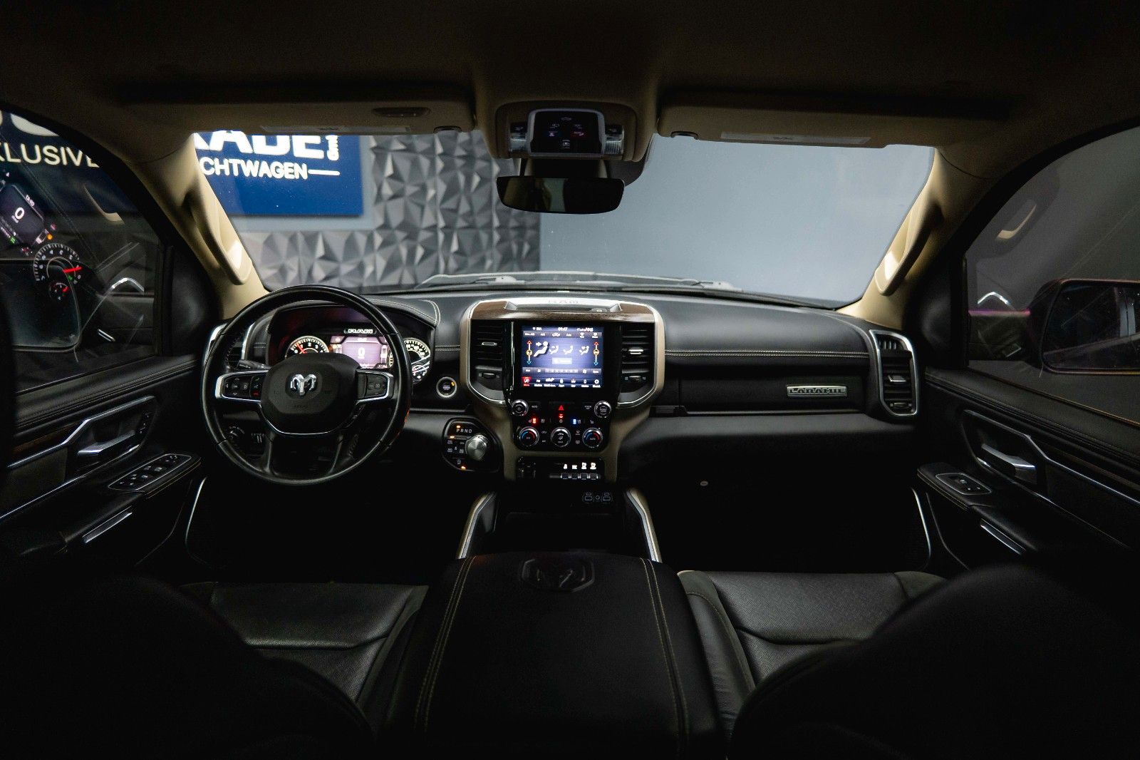 Fahrzeugabbildung Dodge RAM 5.7 V8 HEMI 4x4 LARAMIE Offroad Night LED