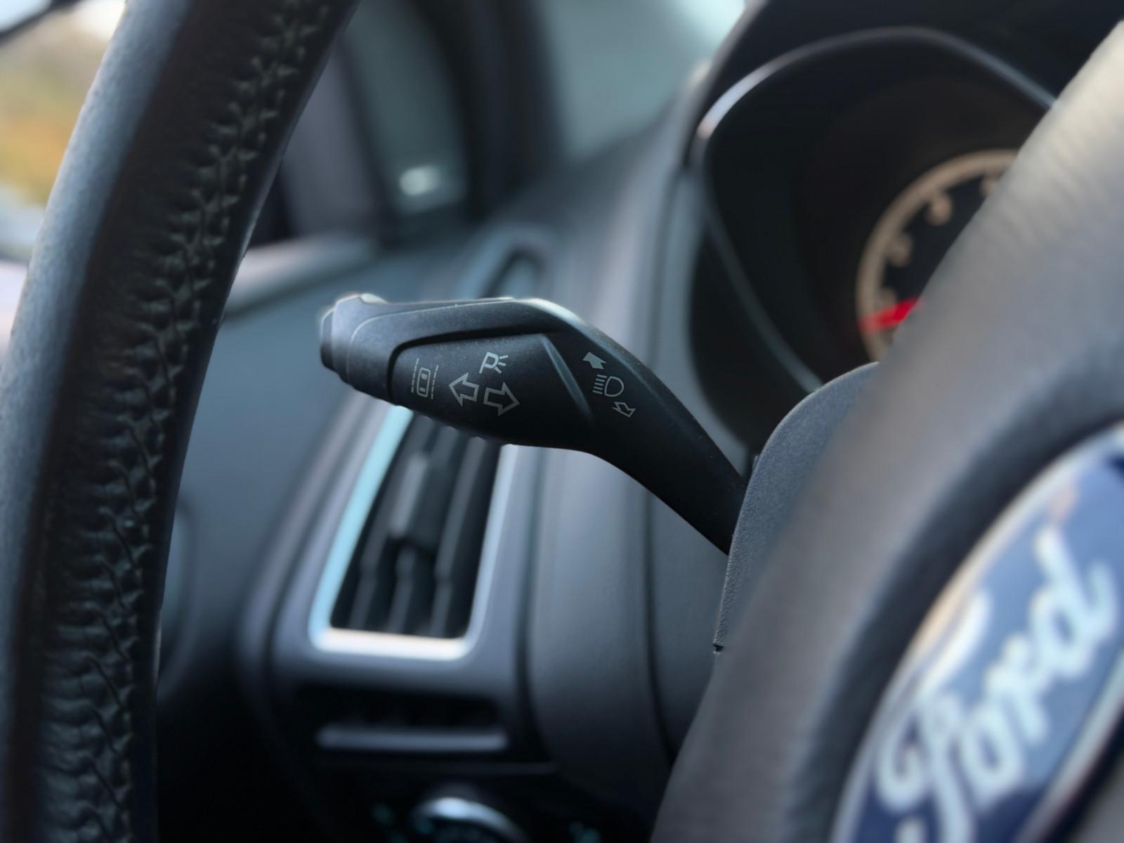 Ford Focus 2015 — photo 26
