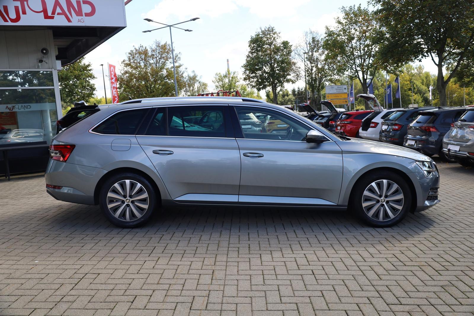 Skoda Superb Combi 2.0 TDI LED AHK Leder Navi Memory