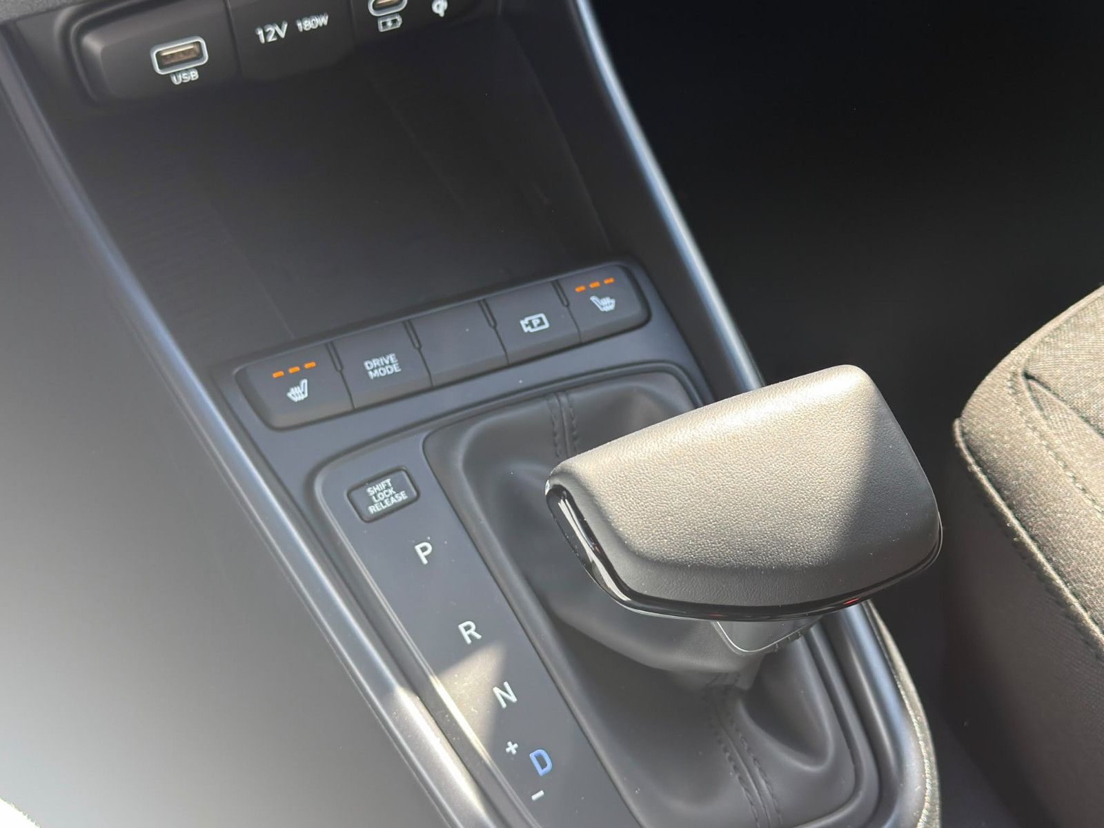Fahrzeugabbildung Hyundai i20 1.0 T-GDI Blackline *Navi*RFKamera*LED*BOSE*