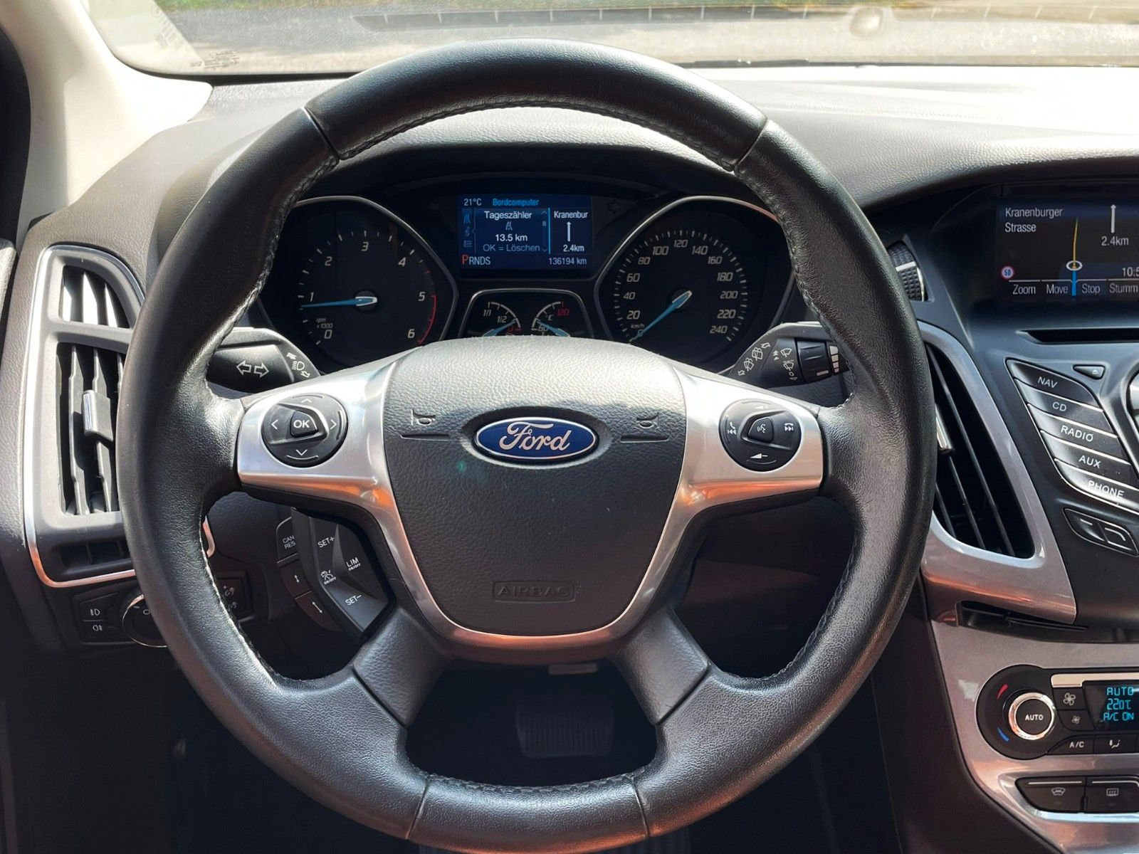 Fahrzeugabbildung Ford FOCUS TITANIUM 2.0 AUT. LEDER NAVI XENON AHK "18
