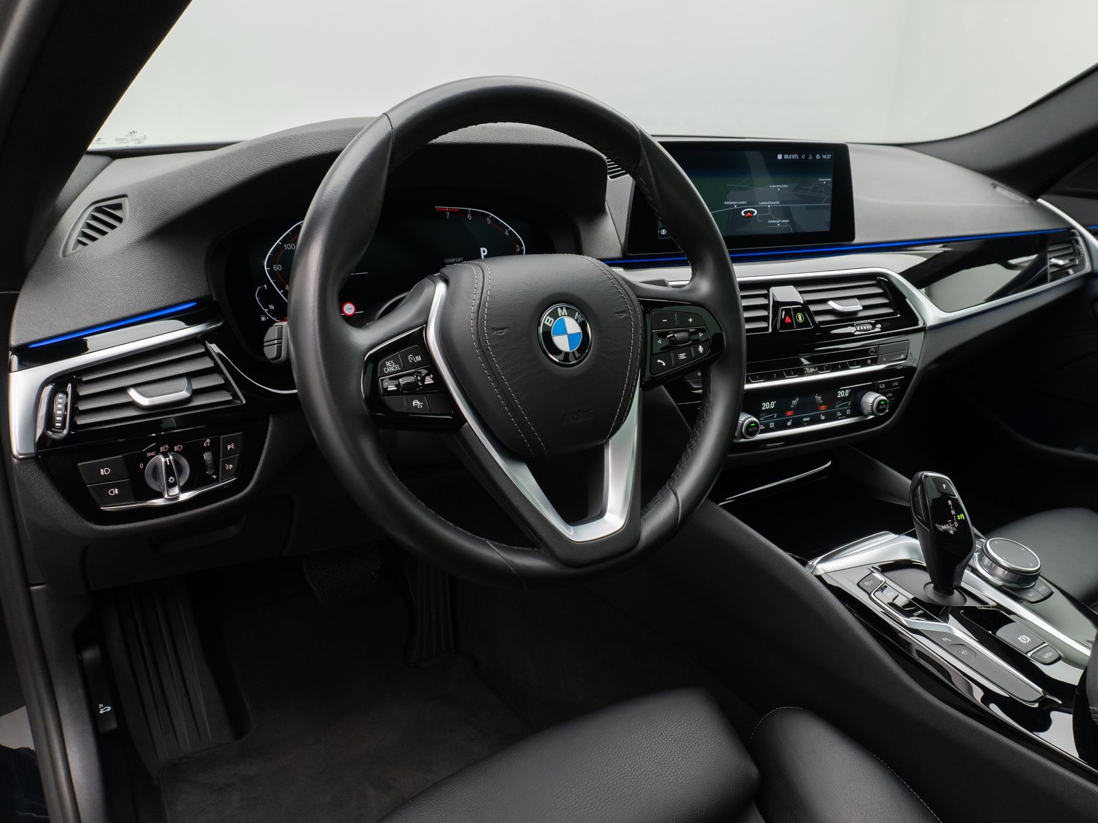 Fahrzeugabbildung BMW 540i xD Glasdach 360°HUD HiFi Stop&Go LED 20Zoll