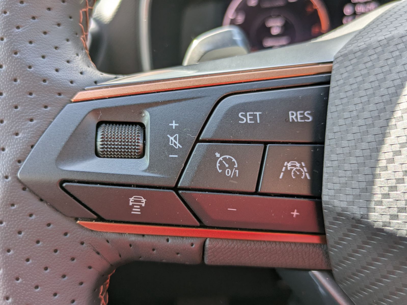 Fahrzeugabbildung CUPRA Leon 1.5 eTSI DSG MATRIX-LED*ACC*APP*KAMERA*18"