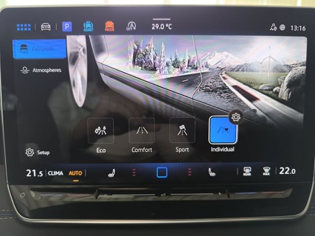 Fahrzeugabbildung Volkswagen Tiguan 1.5 eTSI DSG R-Line STANDHZG HD-MATRIX-LE