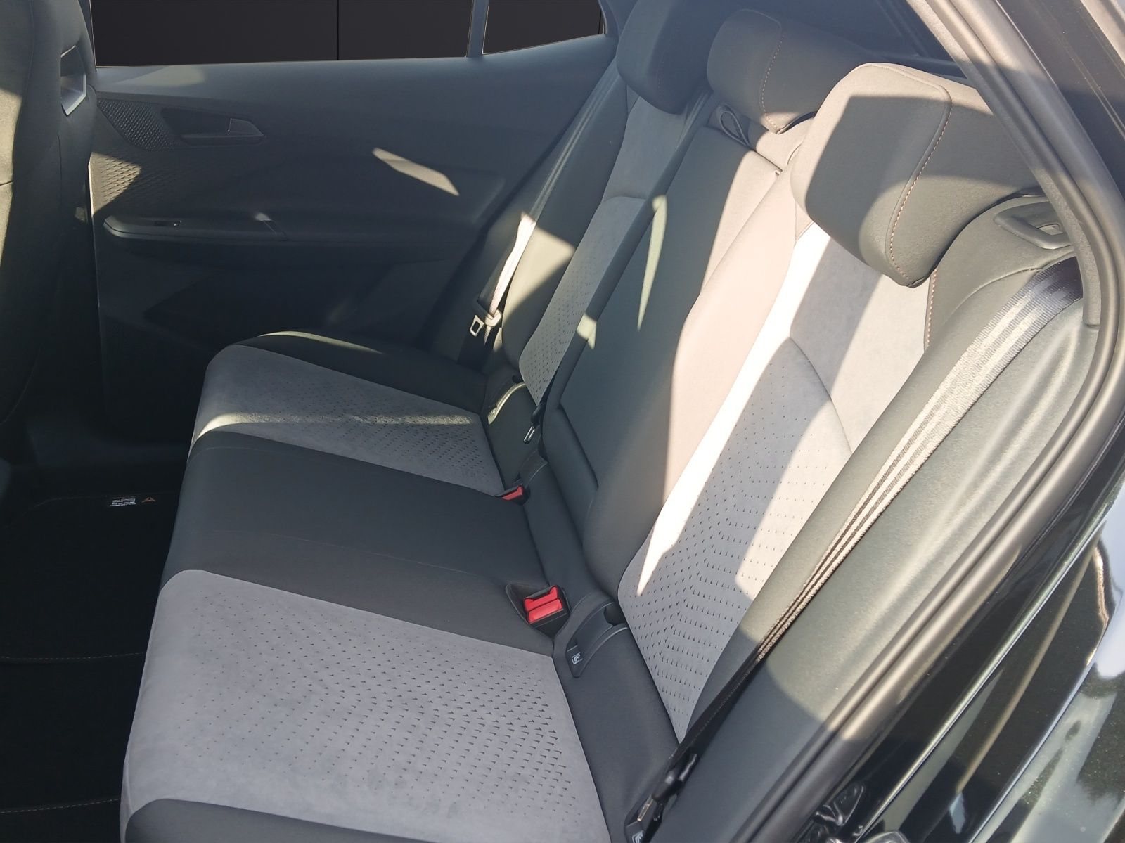 Fahrzeugabbildung CUPRA Born Edition Dynamic 79kW CargoP.