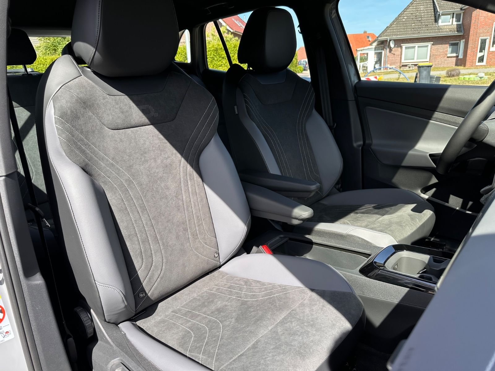 Fahrzeugabbildung Volkswagen ID.4 Pro 82 kWh APP/ACC/NAVI/SHZG/RFK