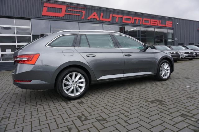 Skoda Superb Combi 2.0 TSI Style /Navi/AHK/190PS