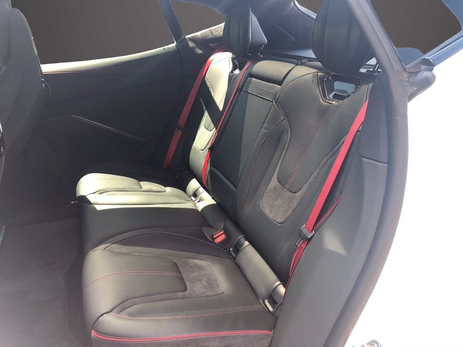 Fahrzeugabbildung Lotus Eletre 600 GT SE Vollleder schwarz