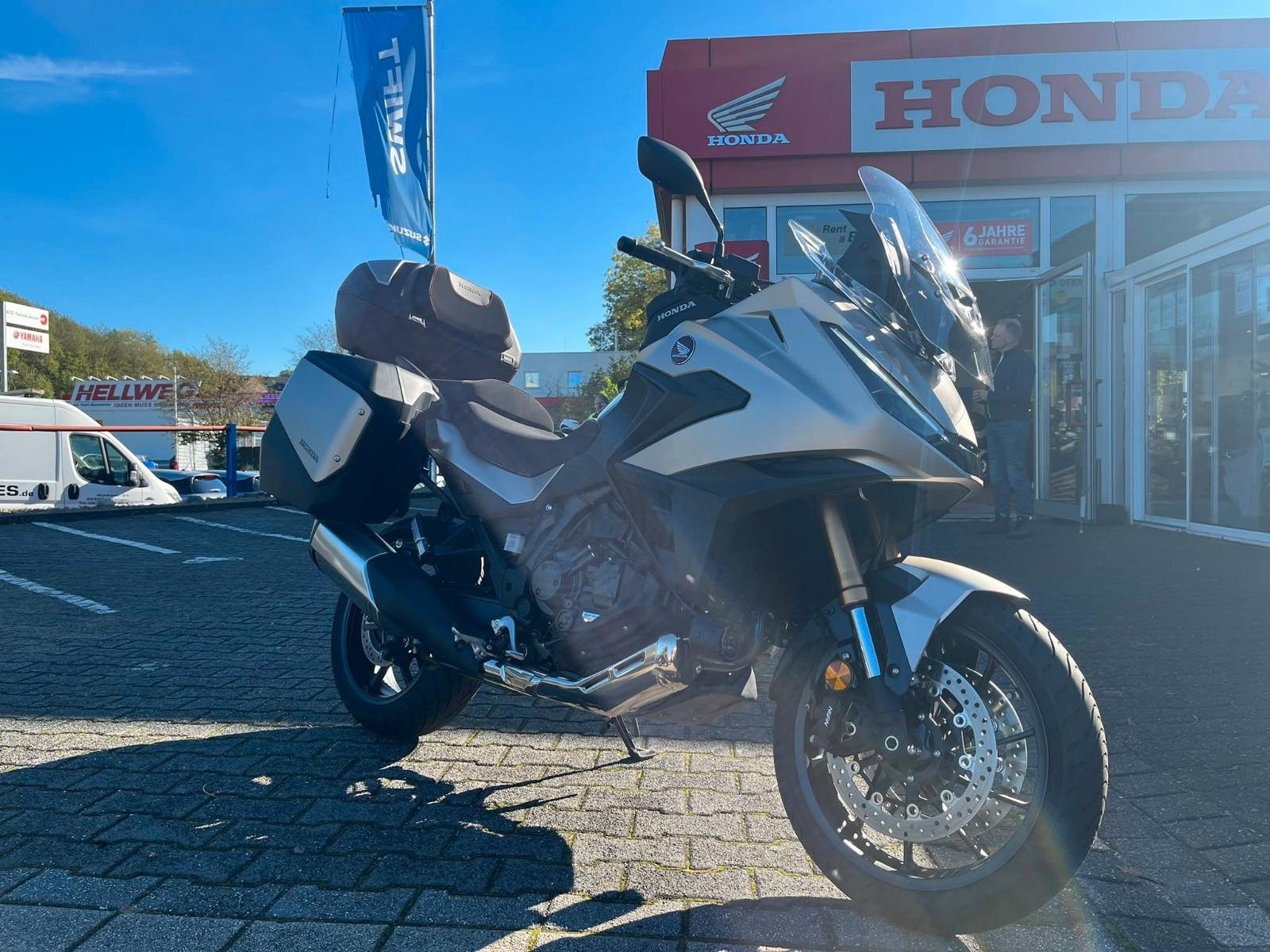 Honda NT 1100 DCT E-Showa + Travel Paket