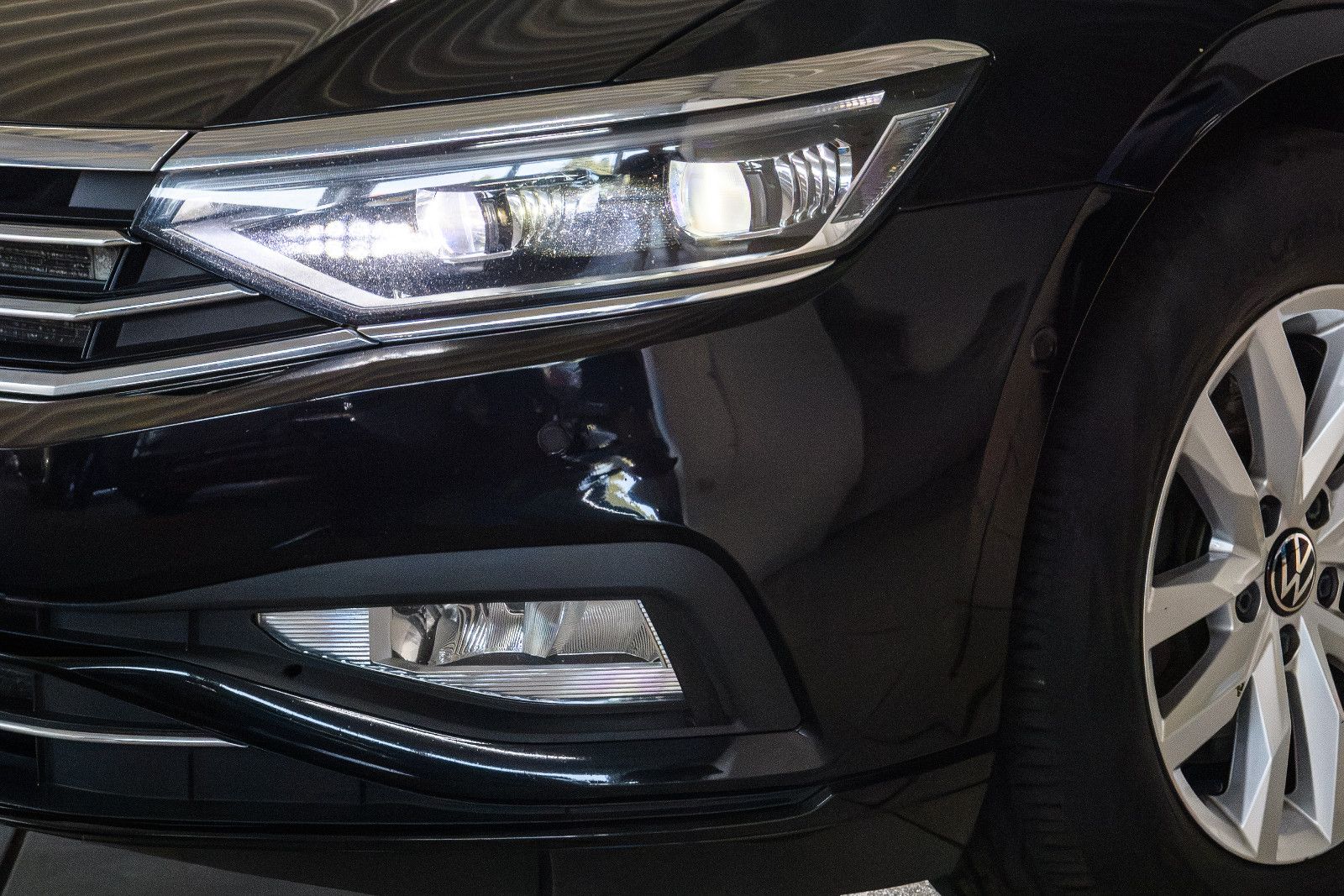 Fahrzeugabbildung Volkswagen Passat Business 2.0 TDI +Massage +Pano *Kamera