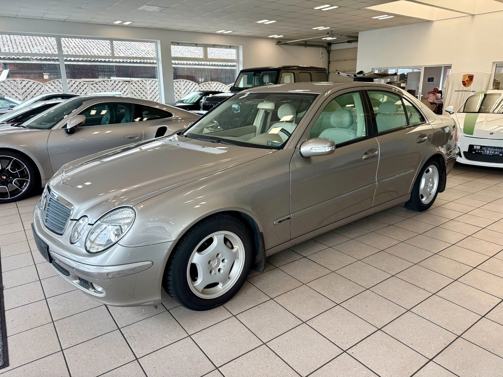 Fahrzeugabbildung Mercedes-Benz E 200 Classic