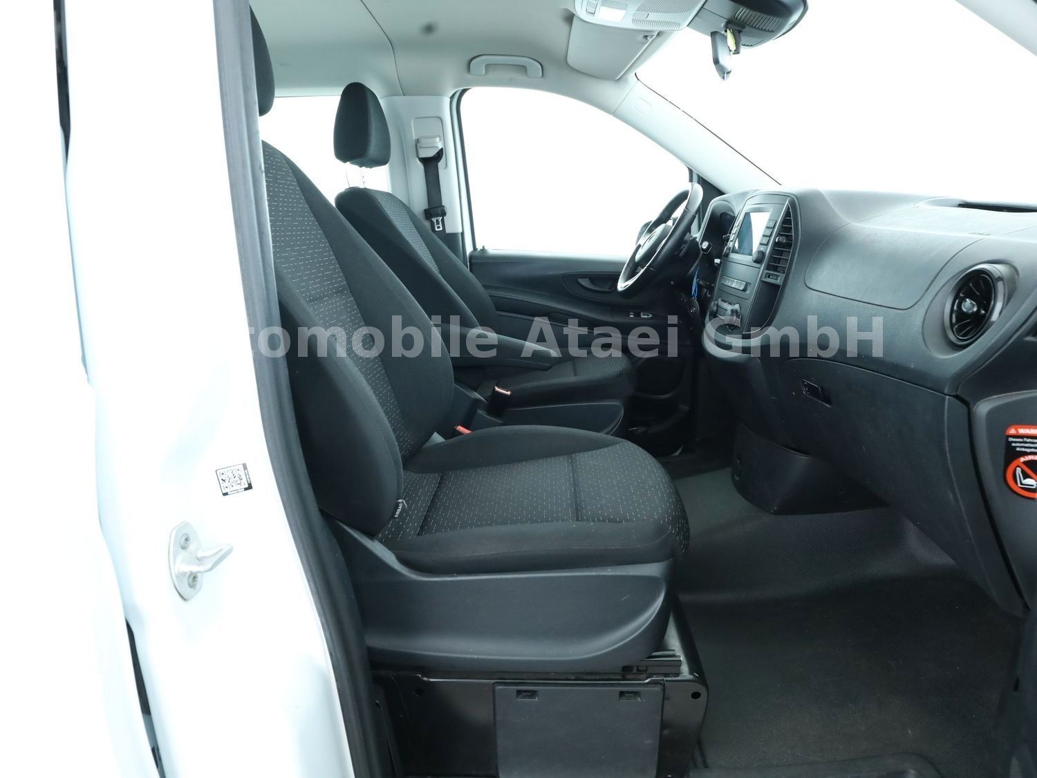 Fahrzeugabbildung Mercedes-Benz Vito Tourer extralang 114 Automatik NAVI (2937)