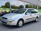 Ford Focus 1.6 Ghia Automatik Klima EFH PDC - Ford Gebrauchtwagen von 2000
