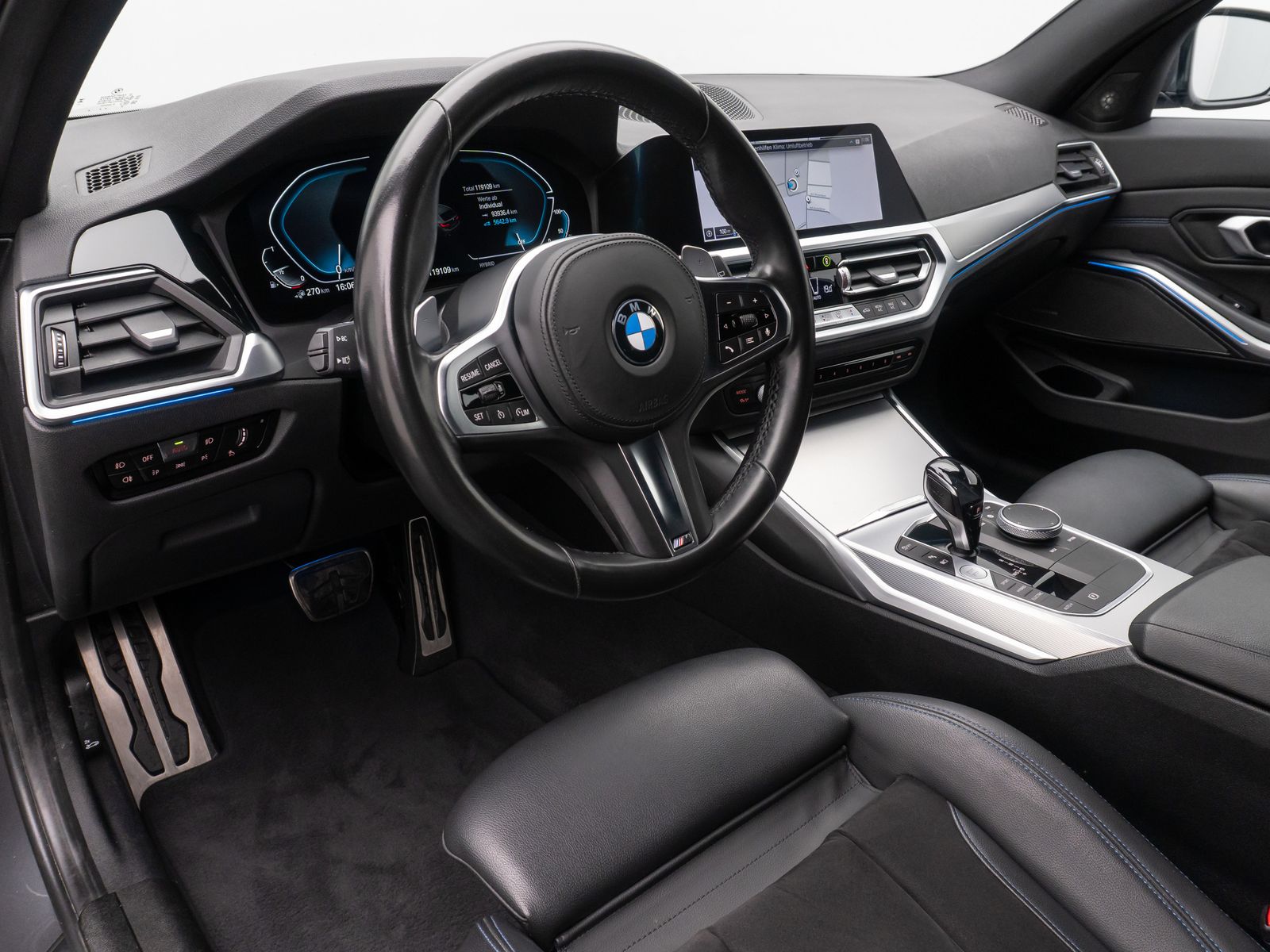 Fahrzeugabbildung BMW 330e M Sport Laser DAB Alarm HUD H/K Komfort 18"