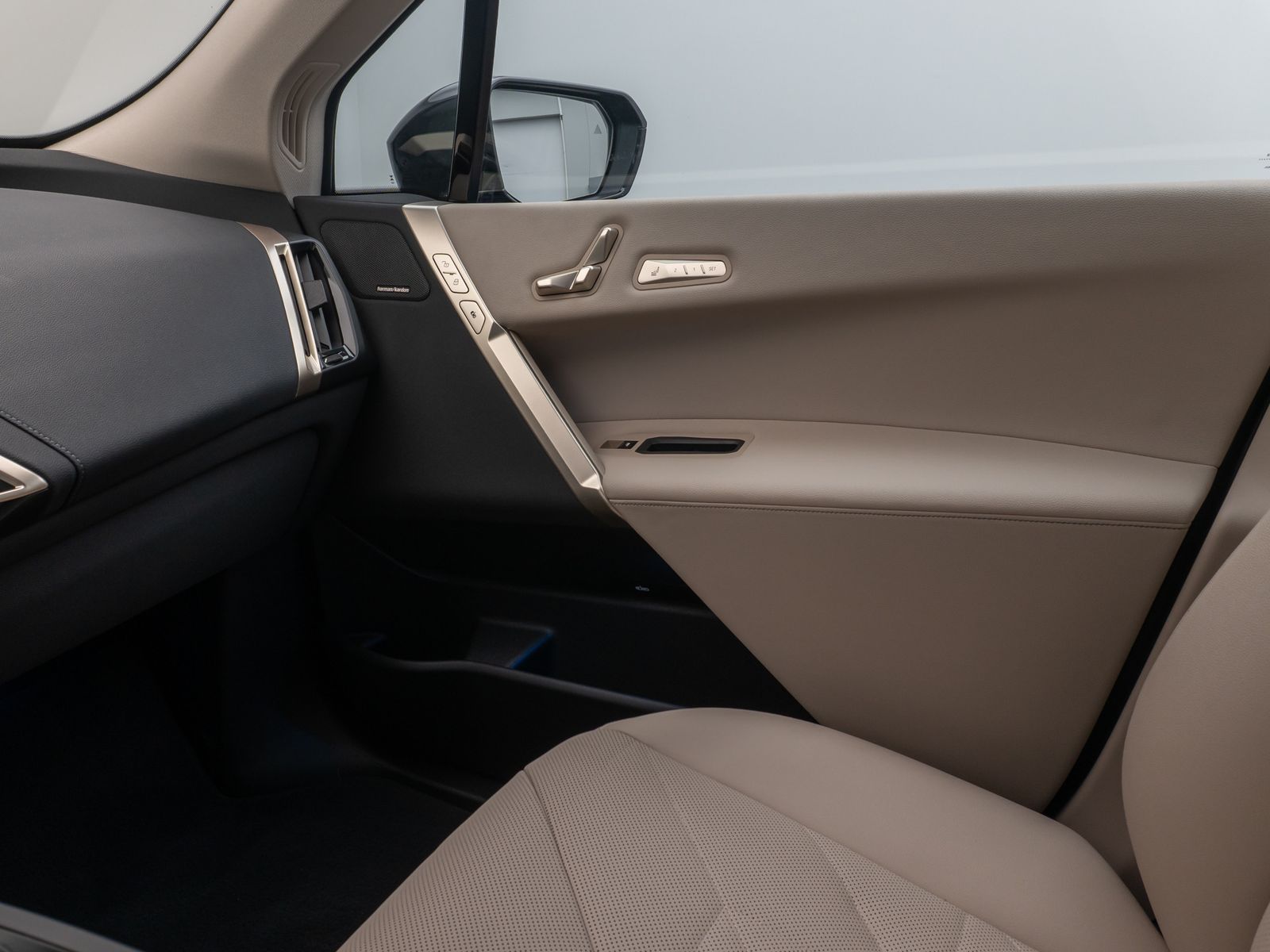 Fahrzeugabbildung BMW iX xD40 Laser 360° H/K DAB SoftCl ACC AHK 21Zoll