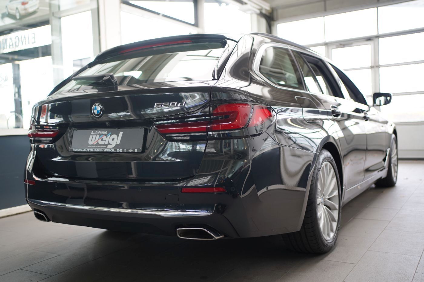 Fahrzeugabbildung BMW 520d Luxury Line Laserlicht+Komfortzugang+Head-U