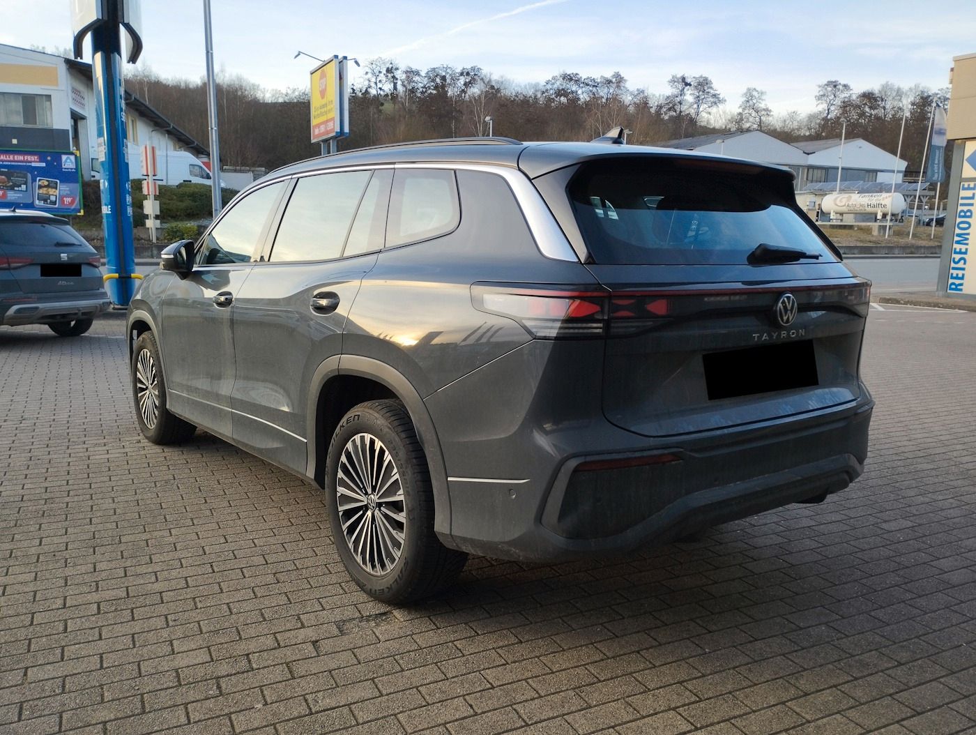 Fahrzeugabbildung Volkswagen Tayron 2.0 4Motion NEU64T 7-Sitzer Matrix AHK DC