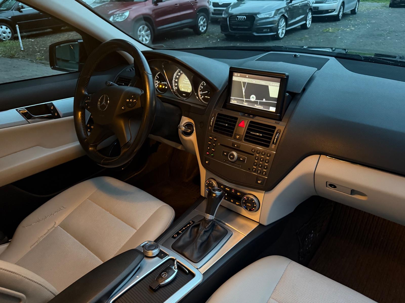 Mercedes-Benz C180 2009 — photo 17