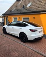 Tesla Model Y 20 Zoll Induction, Allwetter, RWD, AHK - Tesla Model Y in Dortmund
