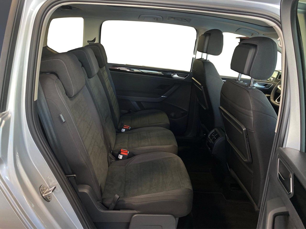 Volkswagen Touran 1.5 TSI DSG Highline Pano AHK Navi foto 5