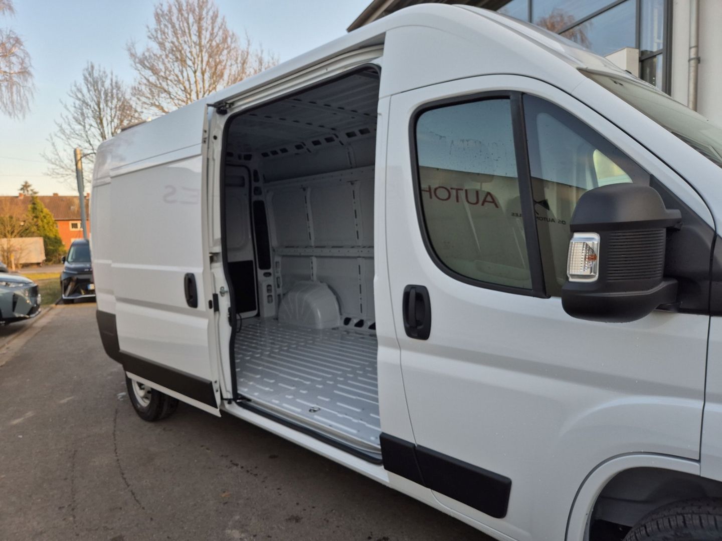 Fahrzeugabbildung Peugeot Boxer KW 35 L3H2 BlueHDi 140 AHK-abn. Navi
