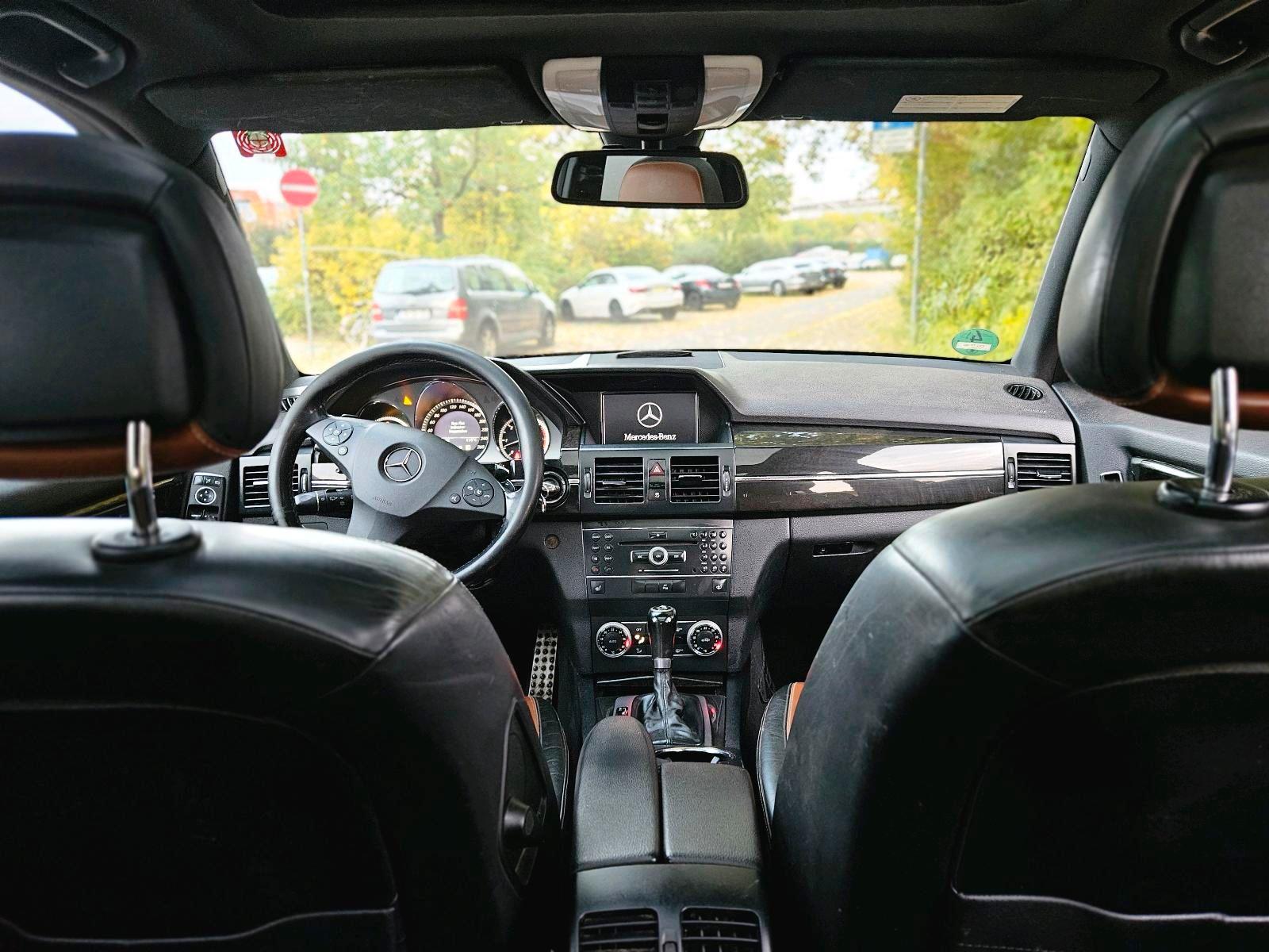 Mercedes-Benz GLK350 2011 — photo 13