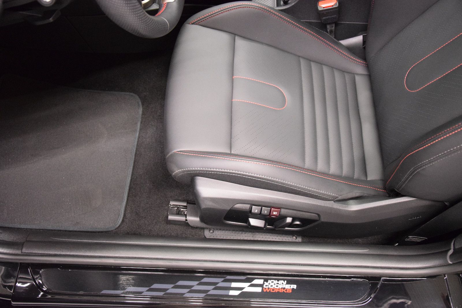 Fahrzeugabbildung MINI Cooper C Pano  ACC DCC 360° Harman Kardon Memory