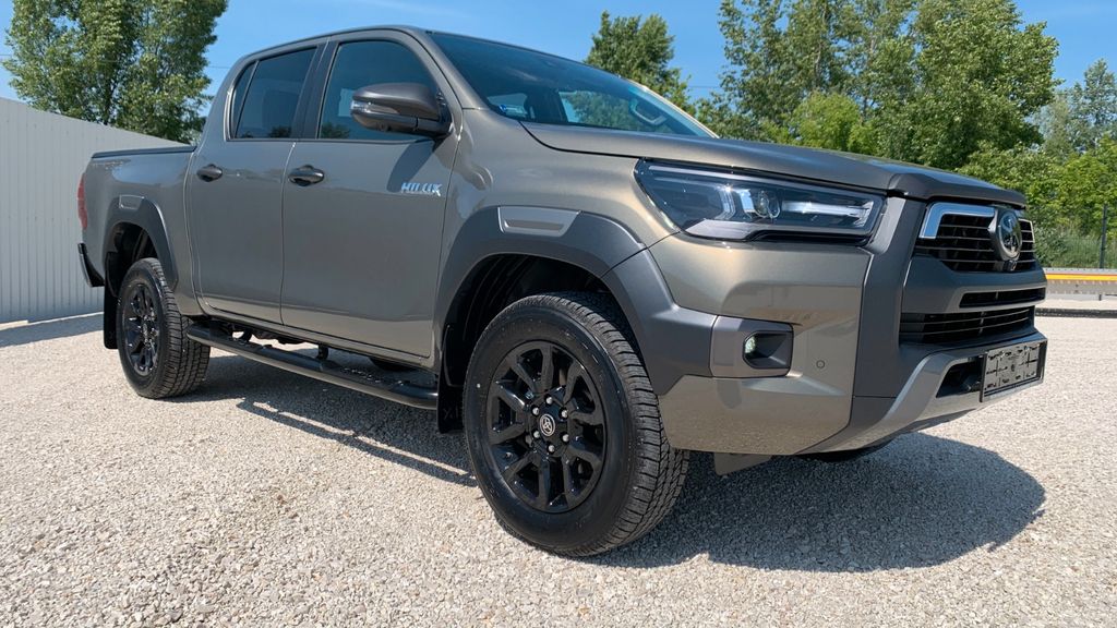 Toyota Hilux 2.8 D-4D  4X4 INVINCIBLE MY25,52.990 NETTO
