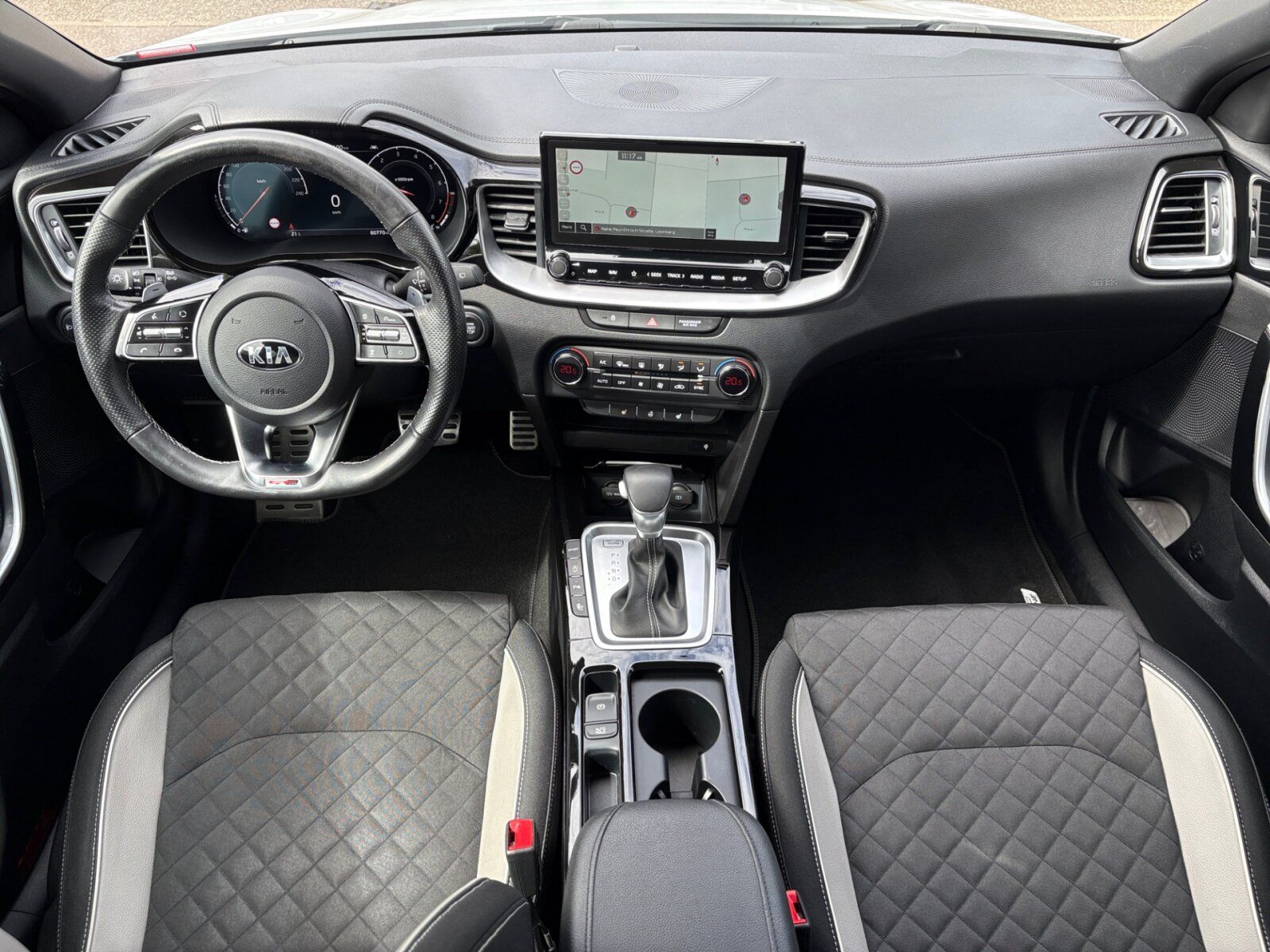 Fahrzeugabbildung Kia Ceed 1.4 T-GDI DCT GT Line NAVI