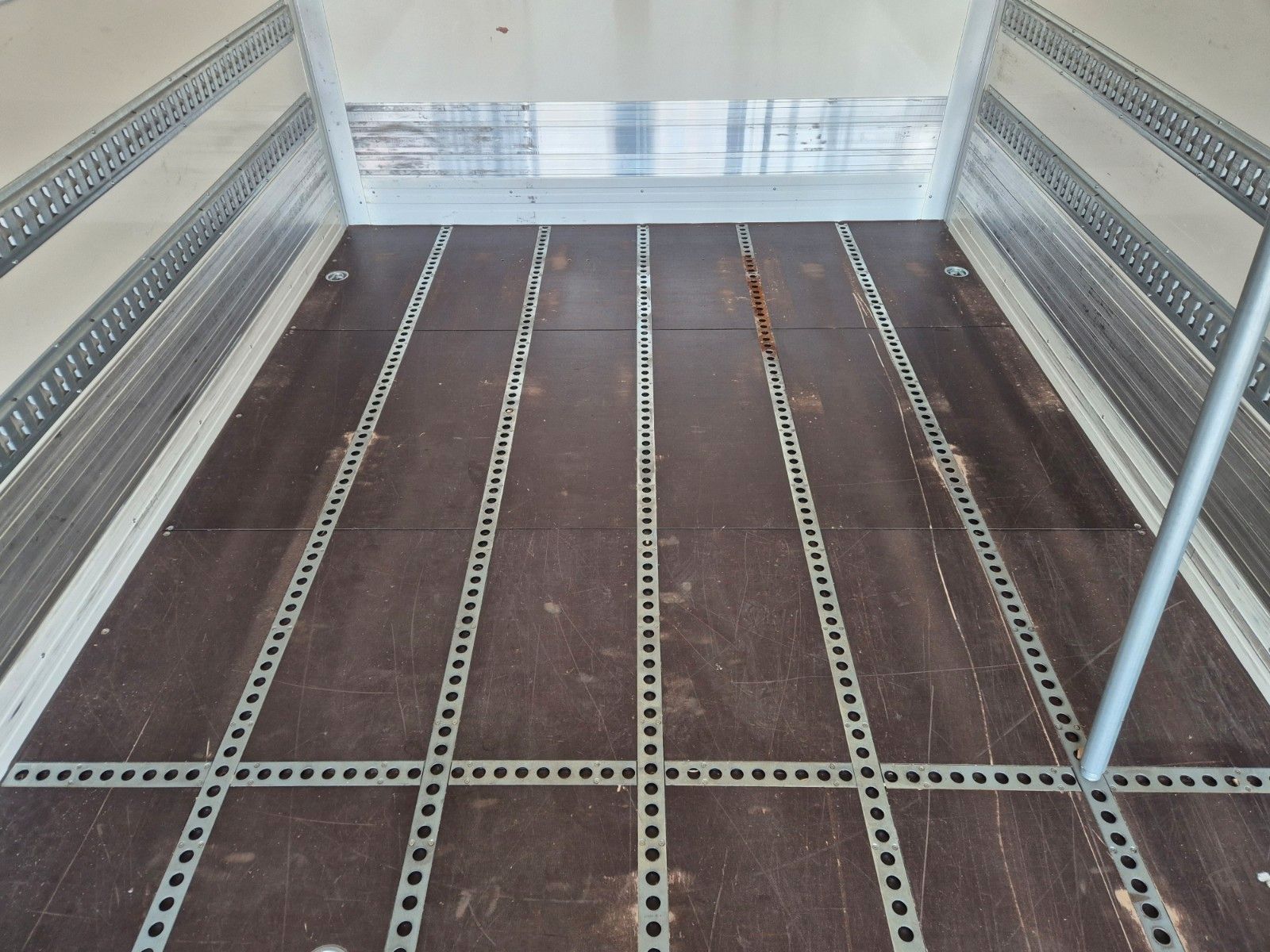 Fahrzeugabbildung Mercedes-Benz Atego 1223 L LBW 2.000kg Tür Spoiler Klima