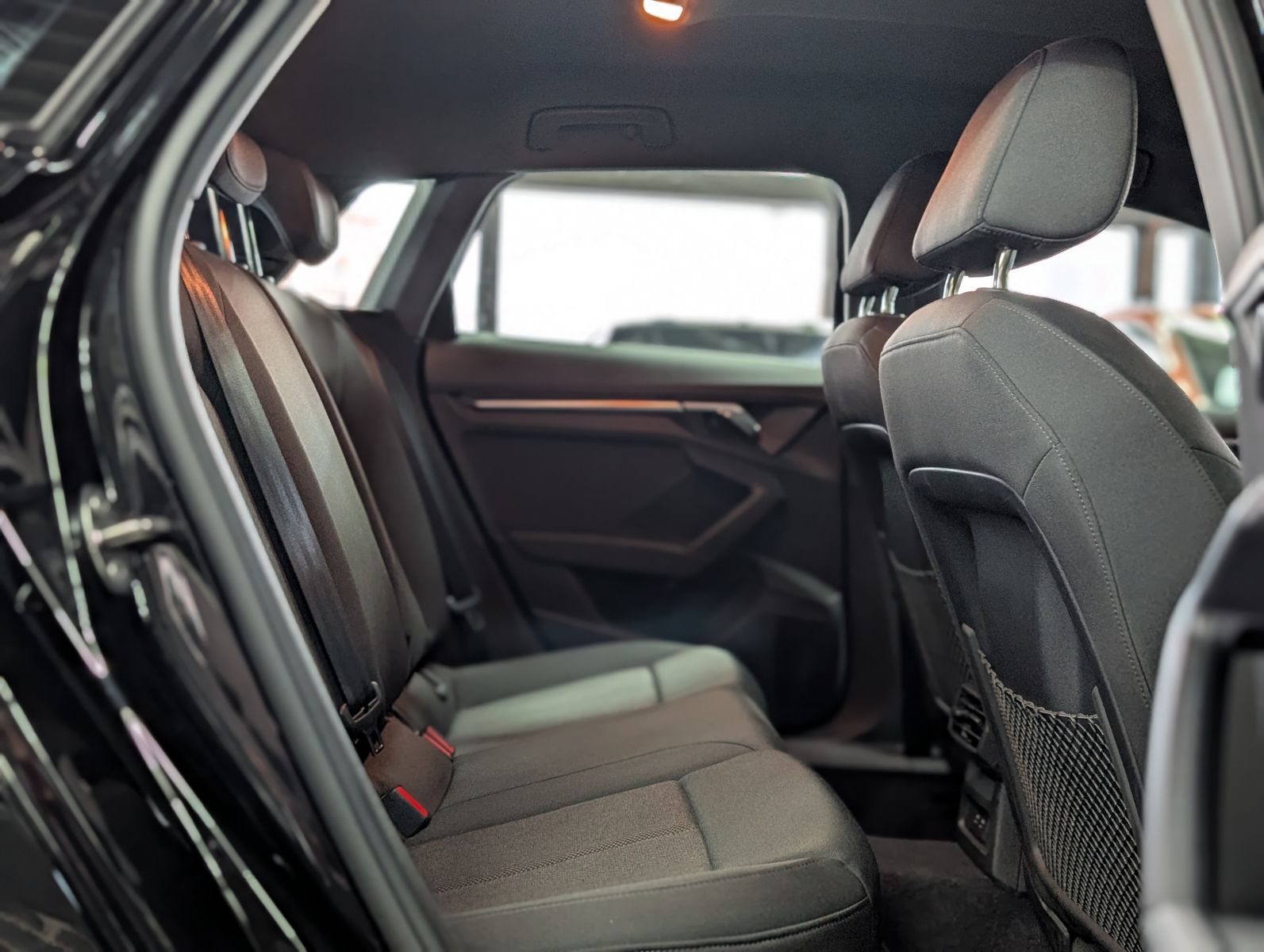 Fahrzeugabbildung Audi A3 30 TDI S-Line VIRT KAM LED SHZ APP NAVI 17"