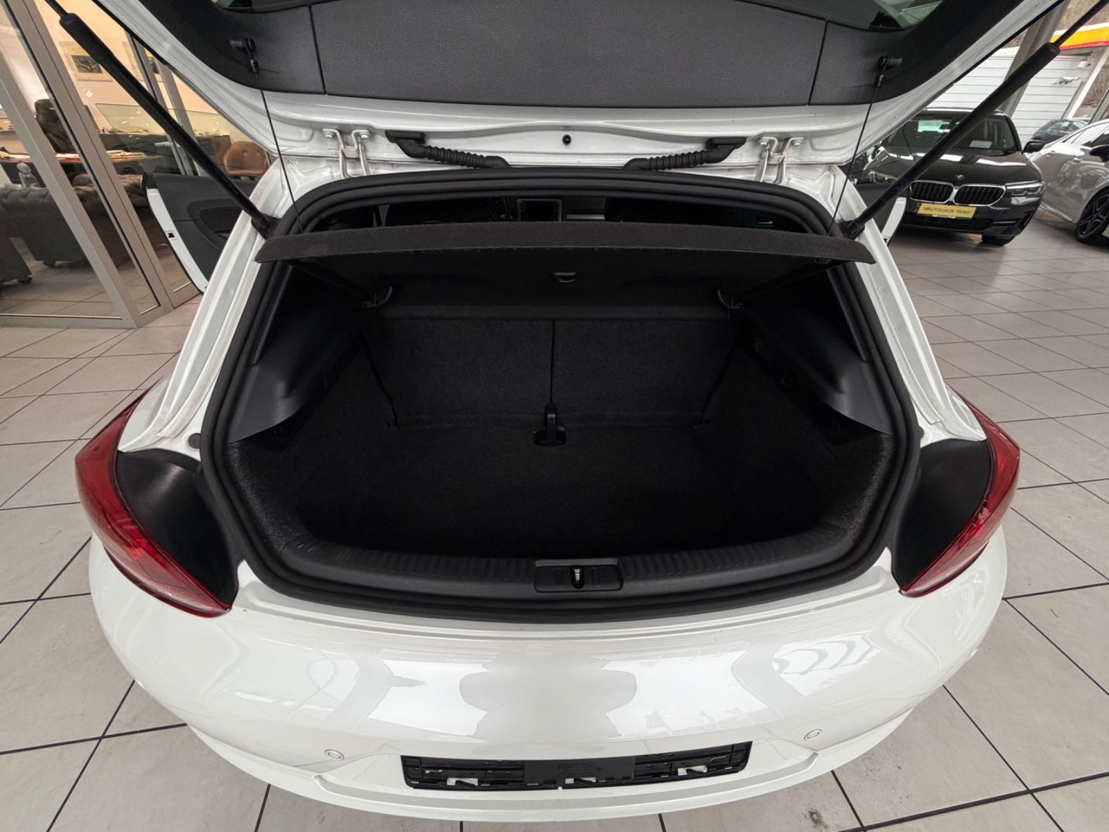 Fahrzeugabbildung Volkswagen Scirocco 2.0 TSI 155 kW Match