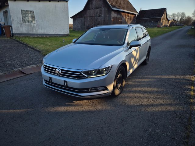 VW Passat Variant 2.0 TDI DSG BlueMot. Tren...