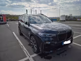 BMW X7 xDrive30d -m paket - BMW X7: M