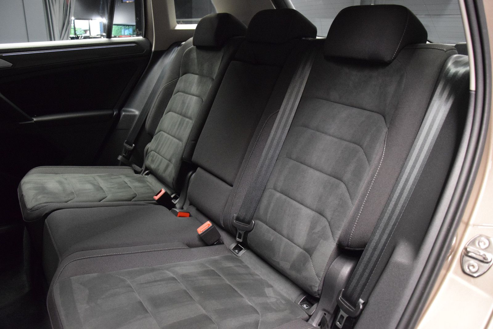 Fahrzeugabbildung Volkswagen Tiguan Highline 4Motion AHK el.Heckklappe ACC
