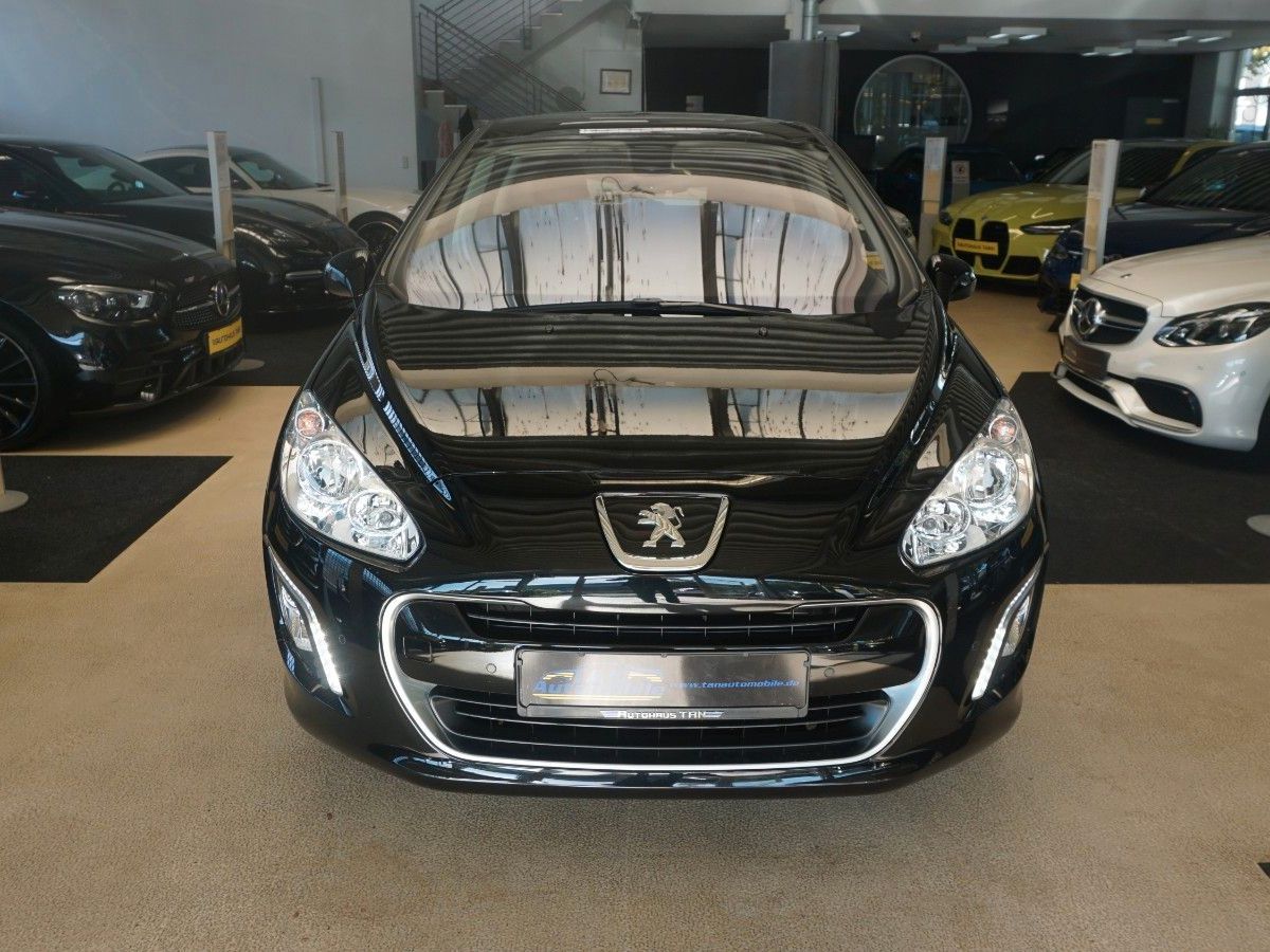 Fahrzeugabbildung Peugeot 308 Allure *1.Hand*Panoramadach*