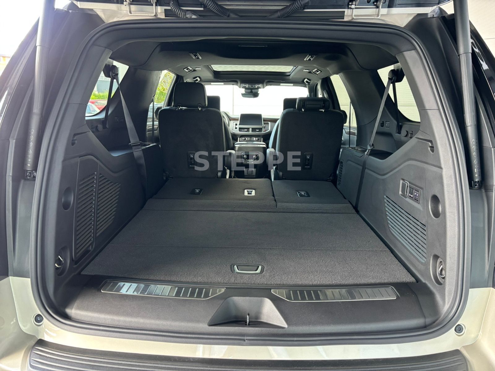 Chevrolet Suburban 6,2 High Country AHK  22"Alu; Luftfeder