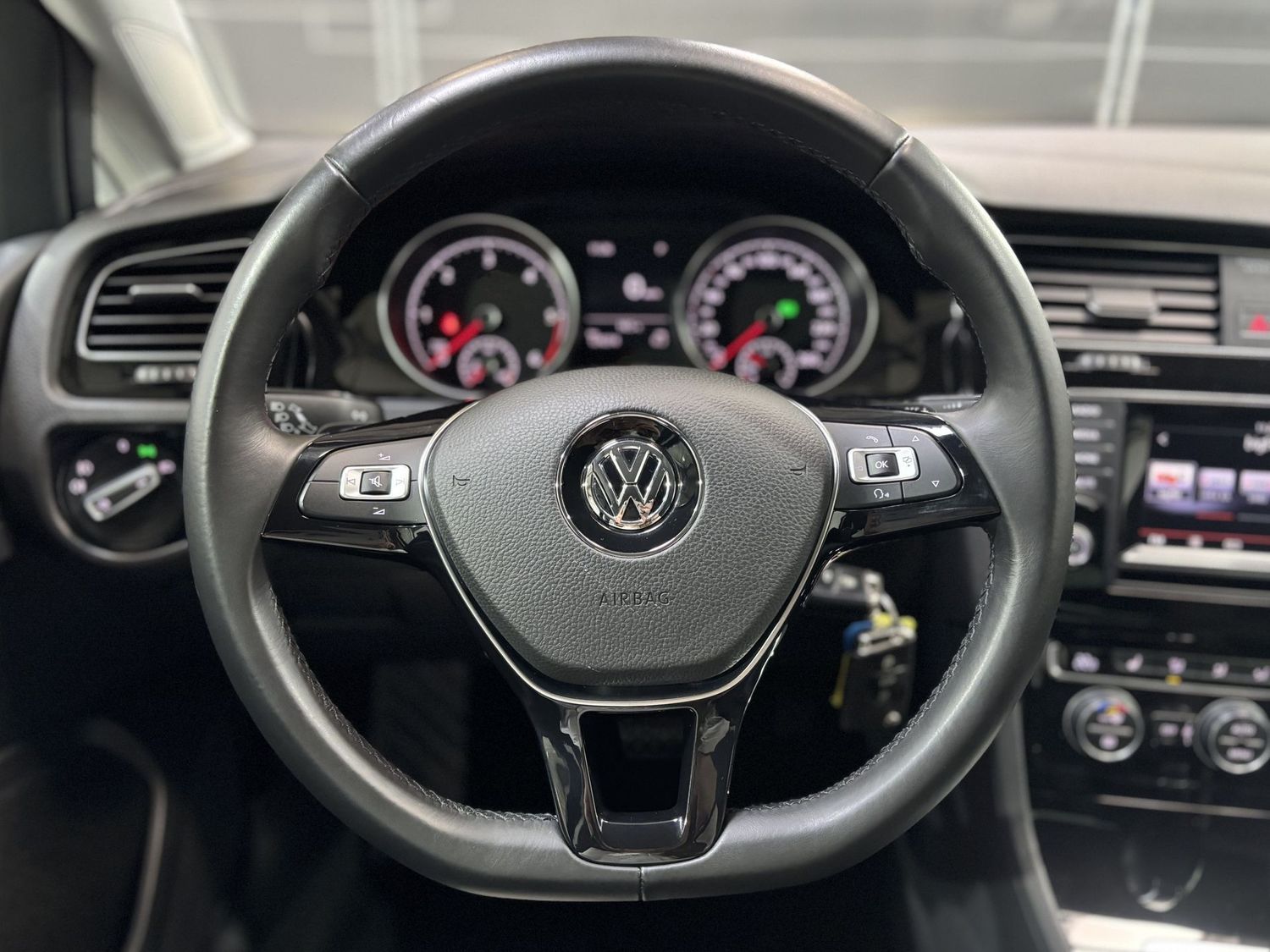 Fahrzeugabbildung Volkswagen Golf Highline BMT#Bi-Xenon#Ambiente#PDC#DAB#Alca