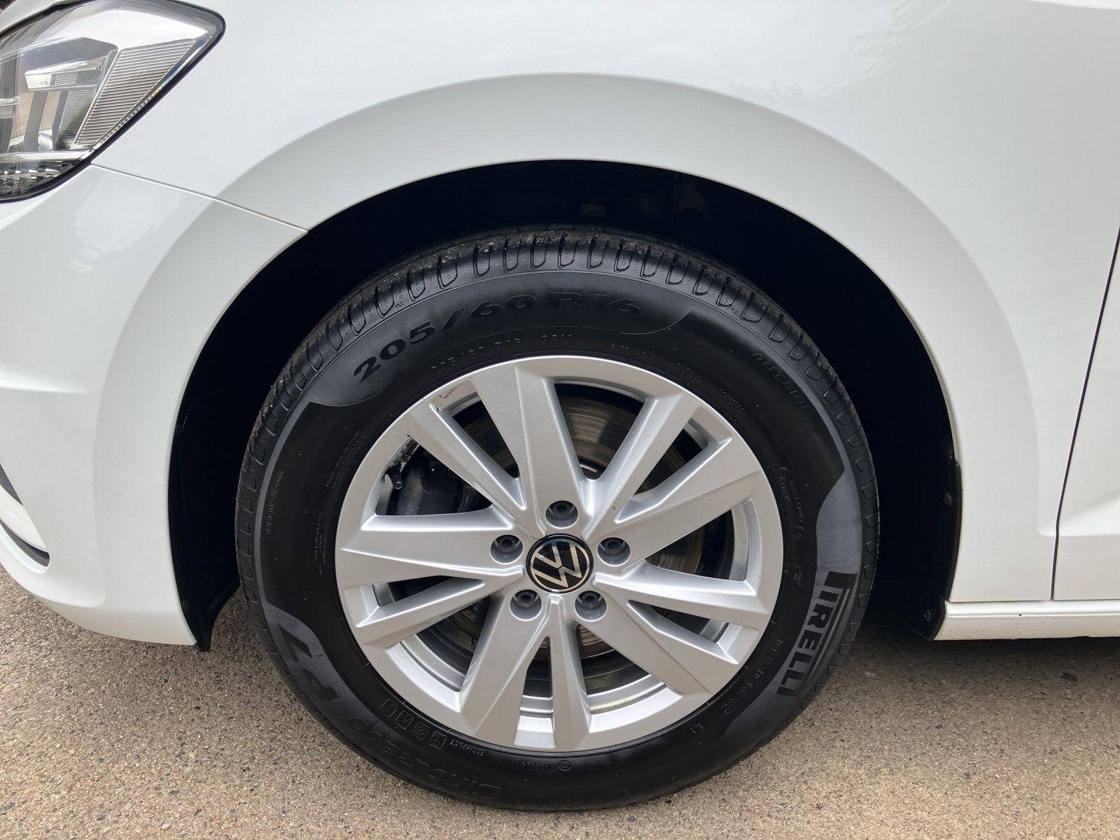 Fahrzeugabbildung Volkswagen Touran Comfortline DSG LED ACC 16" PDC SHZ WeCon